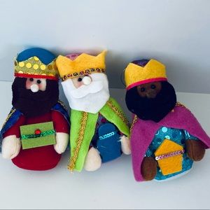 3 kin nativity plushies